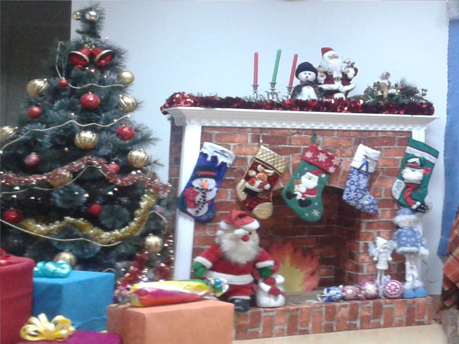 Камін декоративний  з картона  для фотозони