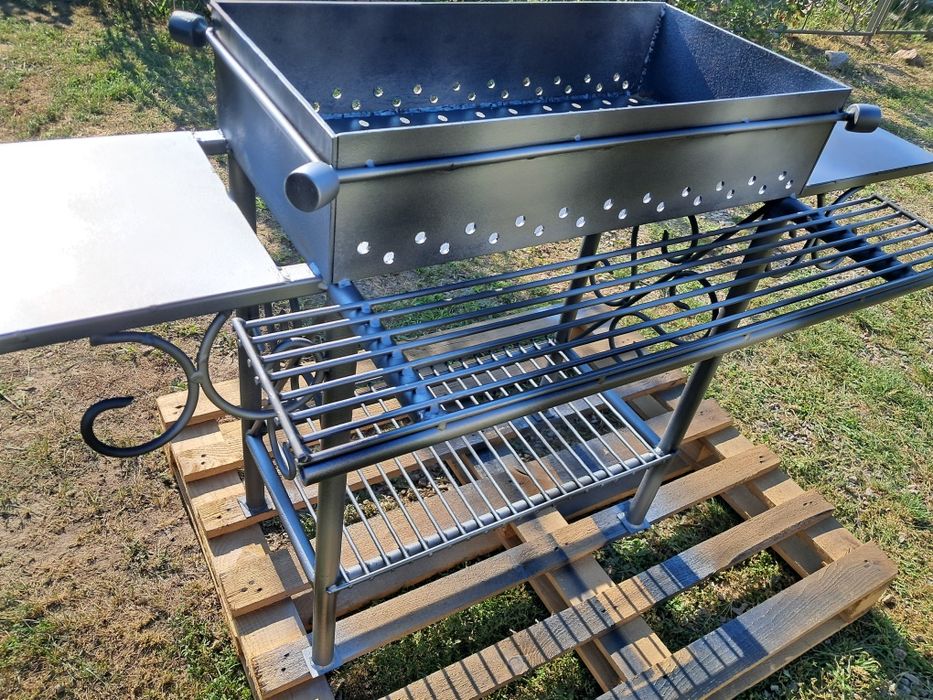 Мангал в наявності.