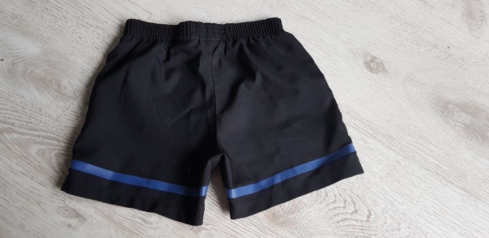 Krótkie spodenki NIKE roz. 75- 80  9/12 mcy