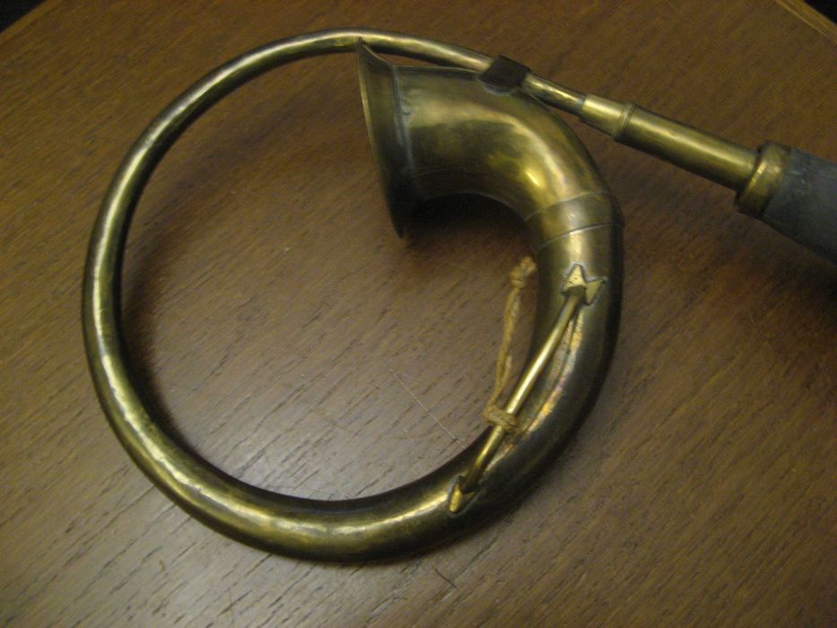 Trąbka sygnałowa mosiężna, powóz, dorożka, stare auto, stara.