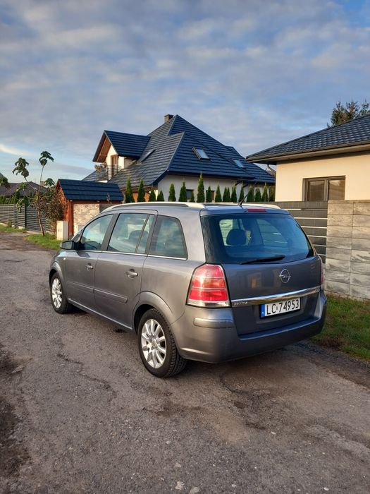 Opel Zafira B  7 osobowa w dobrym  stanie