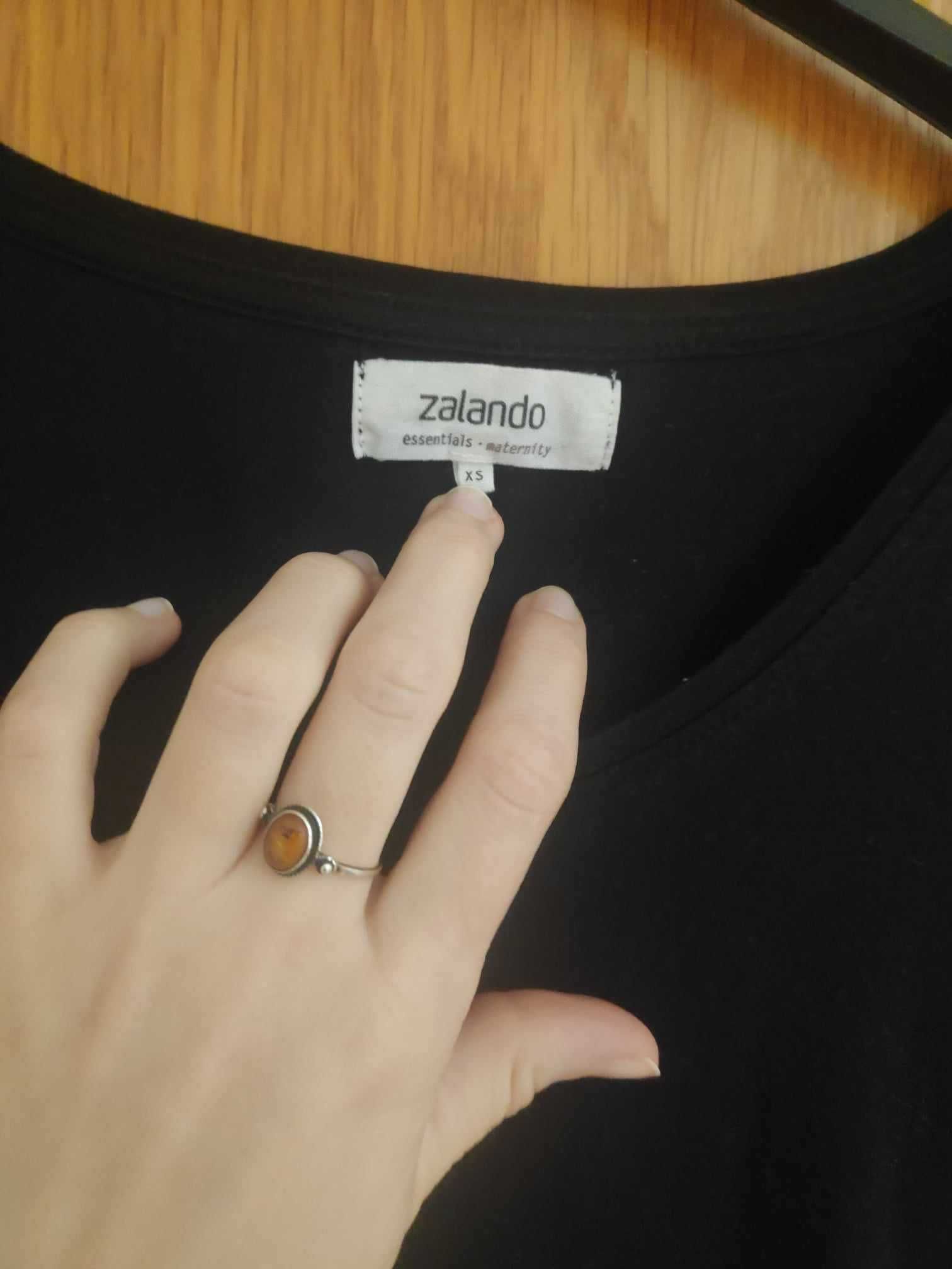 Czarna sukienka ciążowa Zalando maternity XS