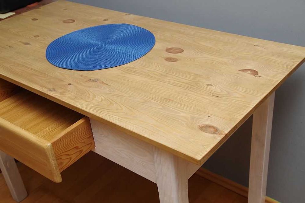 Stary, drewniany stół z szufladą, odnowiony - 120x60cm