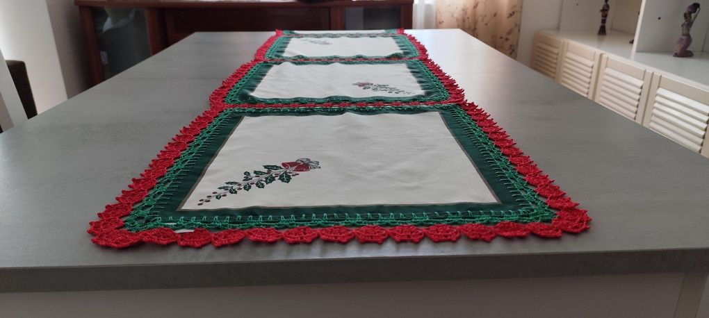 Toalha de Mesa de Natal com Bordas de Crochê Feitas à Mão