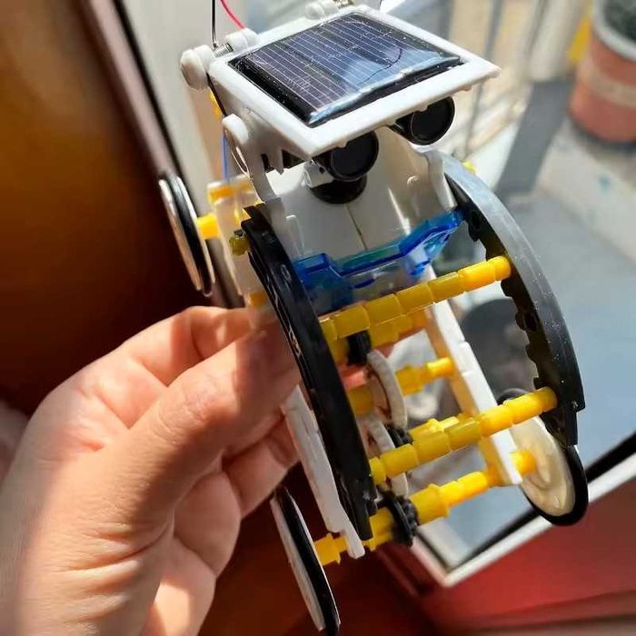 Конструктор робот-трансформер із сонячною панеллю і моторчиком 14в1