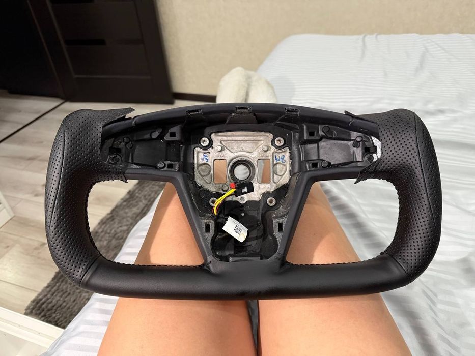 руль штурвал Tesla plaid model S model X yoke v1