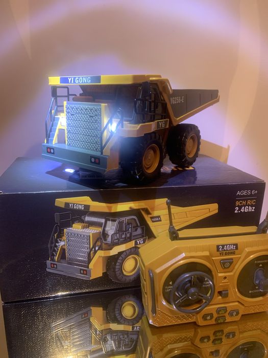 Самоскид на пульті радіокеруванні 9 каналів