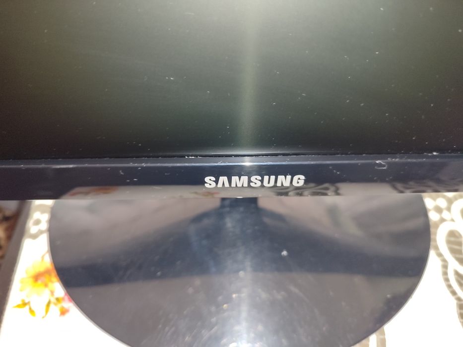 Монитор Samsung S24D300H