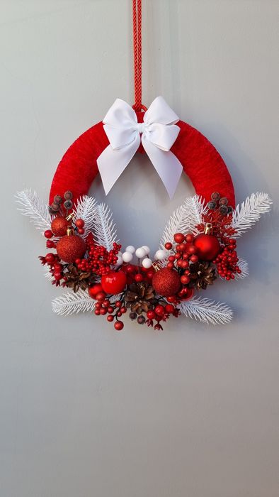 Новорічний декор на двері. Різдвяний віночок.