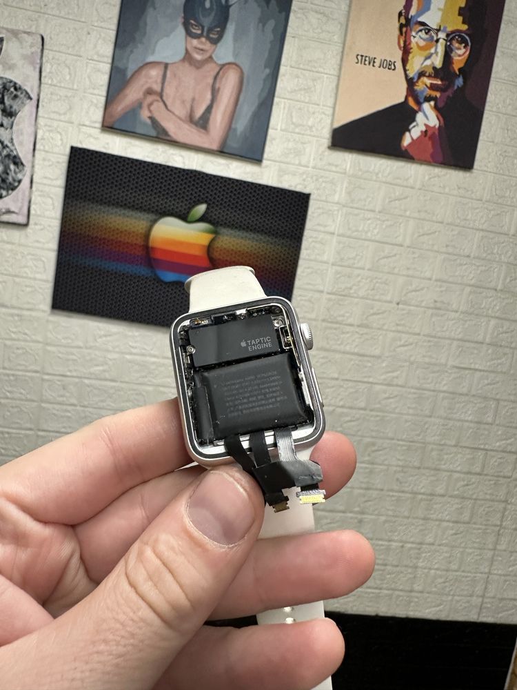 Продам часы apple watch 3 42mm без экрана