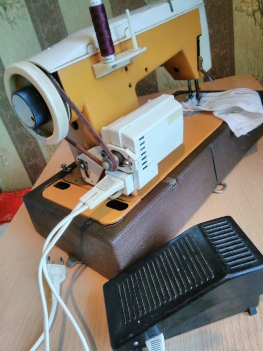 Электро швейная машина РАДОМ идеально рабочая, 1973 г. вып., износ 1%