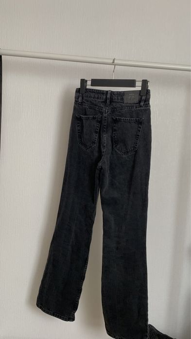 Трендовые женские джинсы клешь Stradivarius р. 36, S.