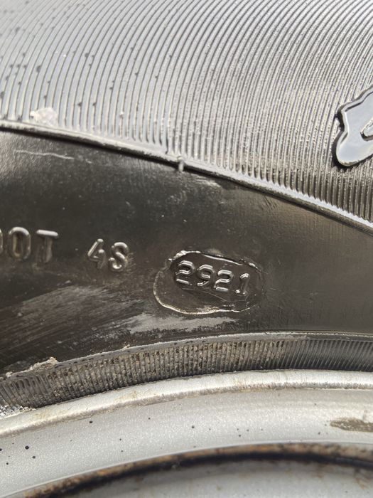 Шини з дисками в хорошому стані