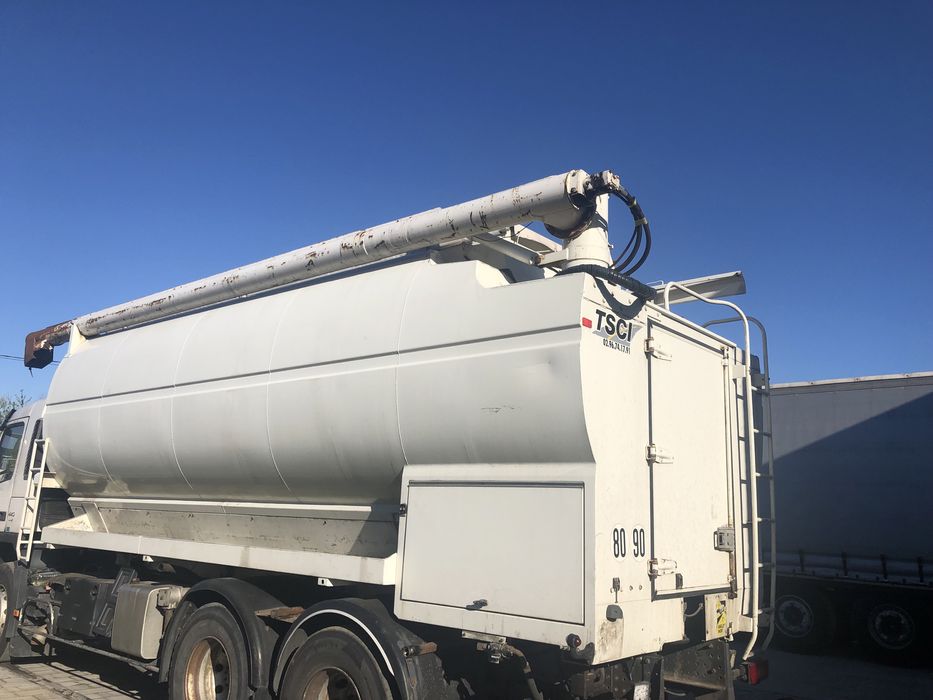 Бункер кормовоз . ..