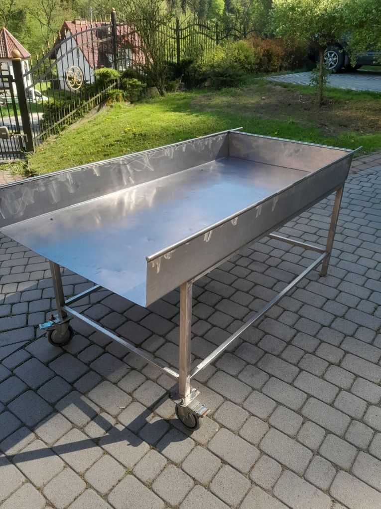 Stół ze stali nierdzewnej