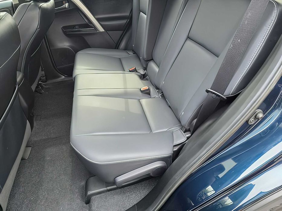 Toyota RAV4      2018