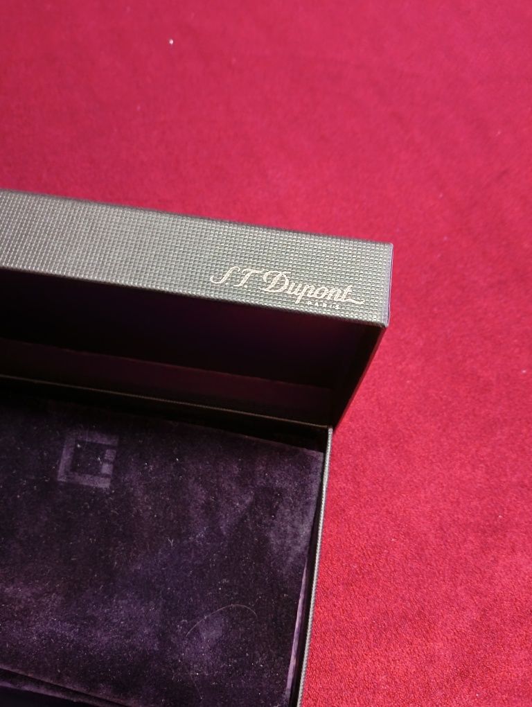 Коробка S.T. Dupont.
