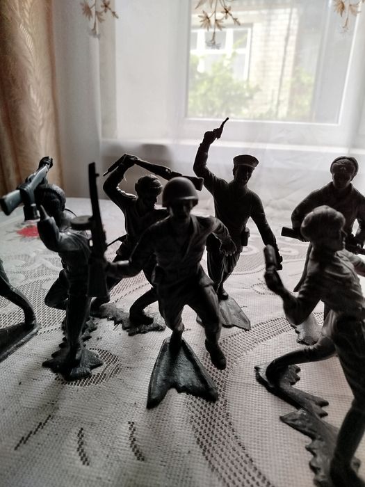 Продам солдатиков Дзи.