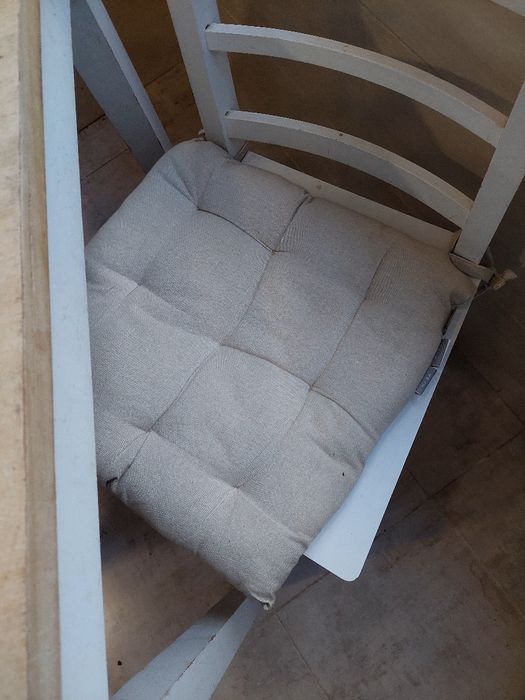 Mesa com duas cadeiras