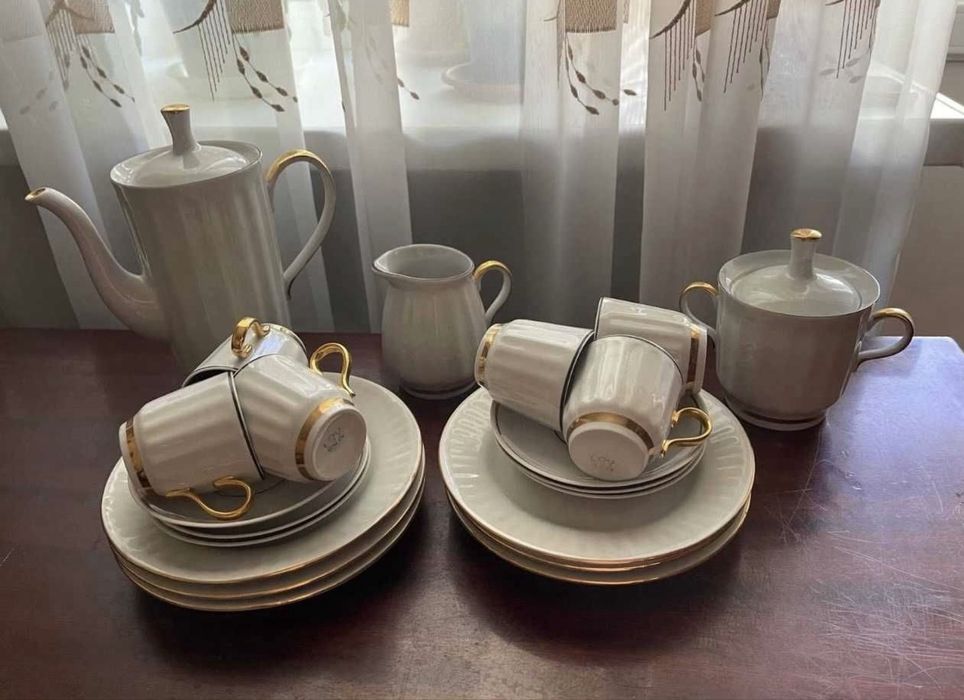 Сервиз набор с позолотой кофейный чашки тарелки чайник сахарница