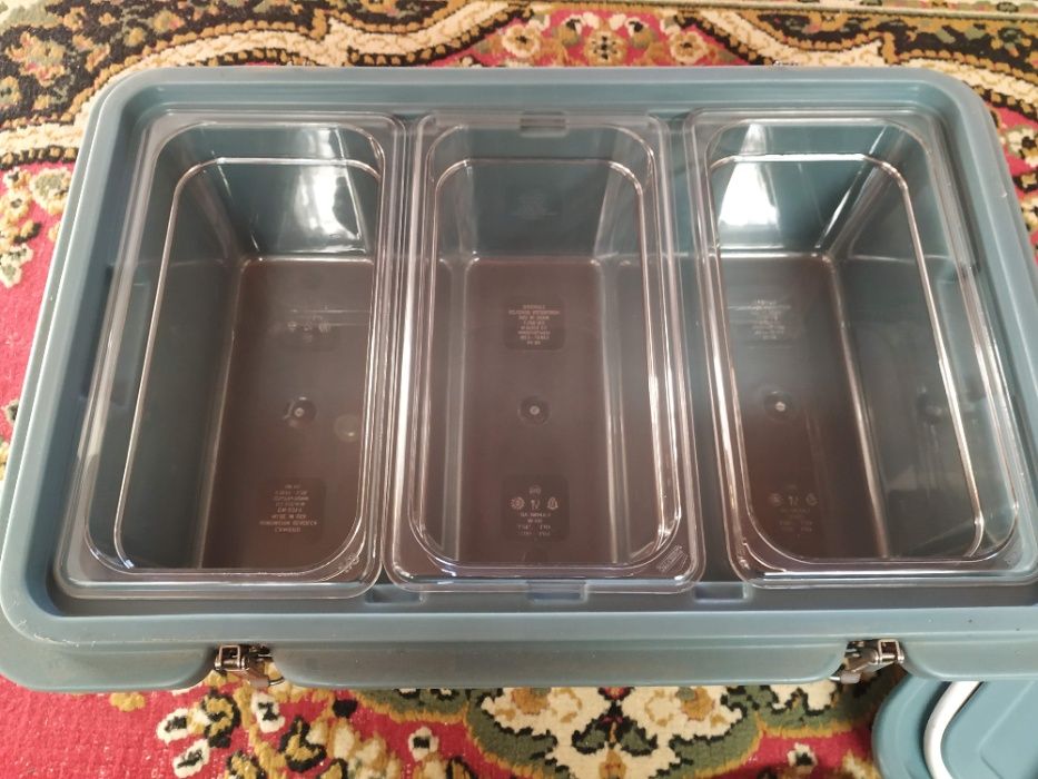 Contentor térmico "Cambro" com 3 recipientes