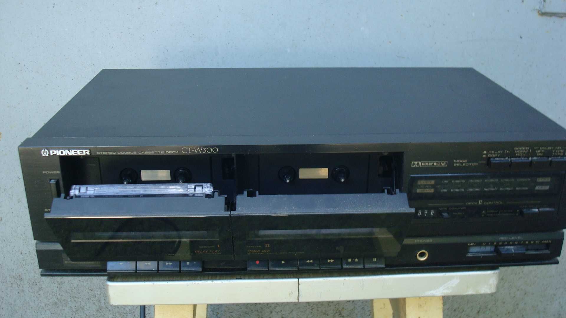 Двухкасетная дека Pioneer CT-W300