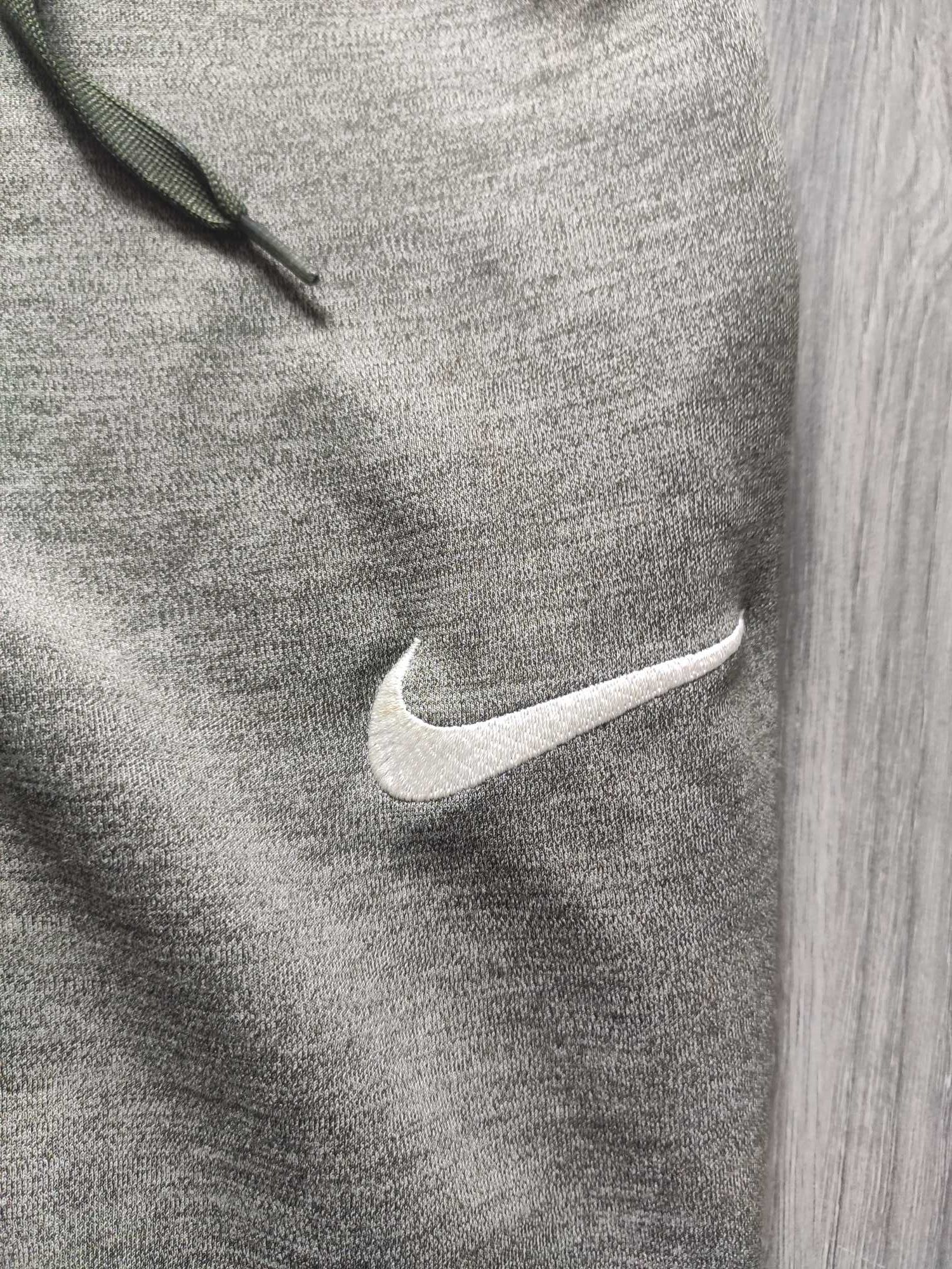 Спортивные штаны Nike