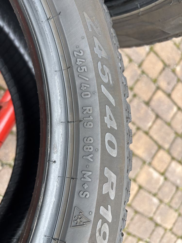 245/40/19 Pirelli całoroczne 22 rok