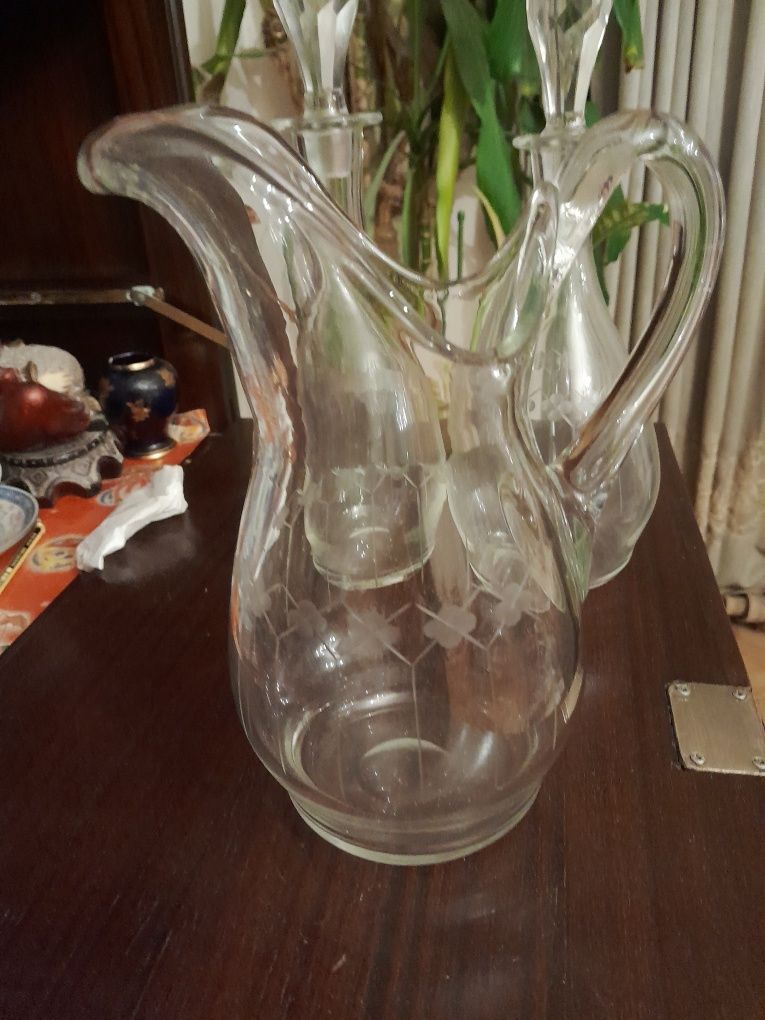 Jarro antigo em vidro lapidado