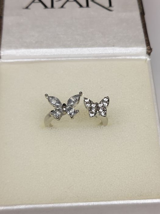 Srebrny pierścionek z motylkami kryształowymi regulowany old money y2k