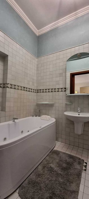 Аренда 2-х ком.квартирыS-110 м.кв. ул.Андреевский спуск 2 б.Подол без%