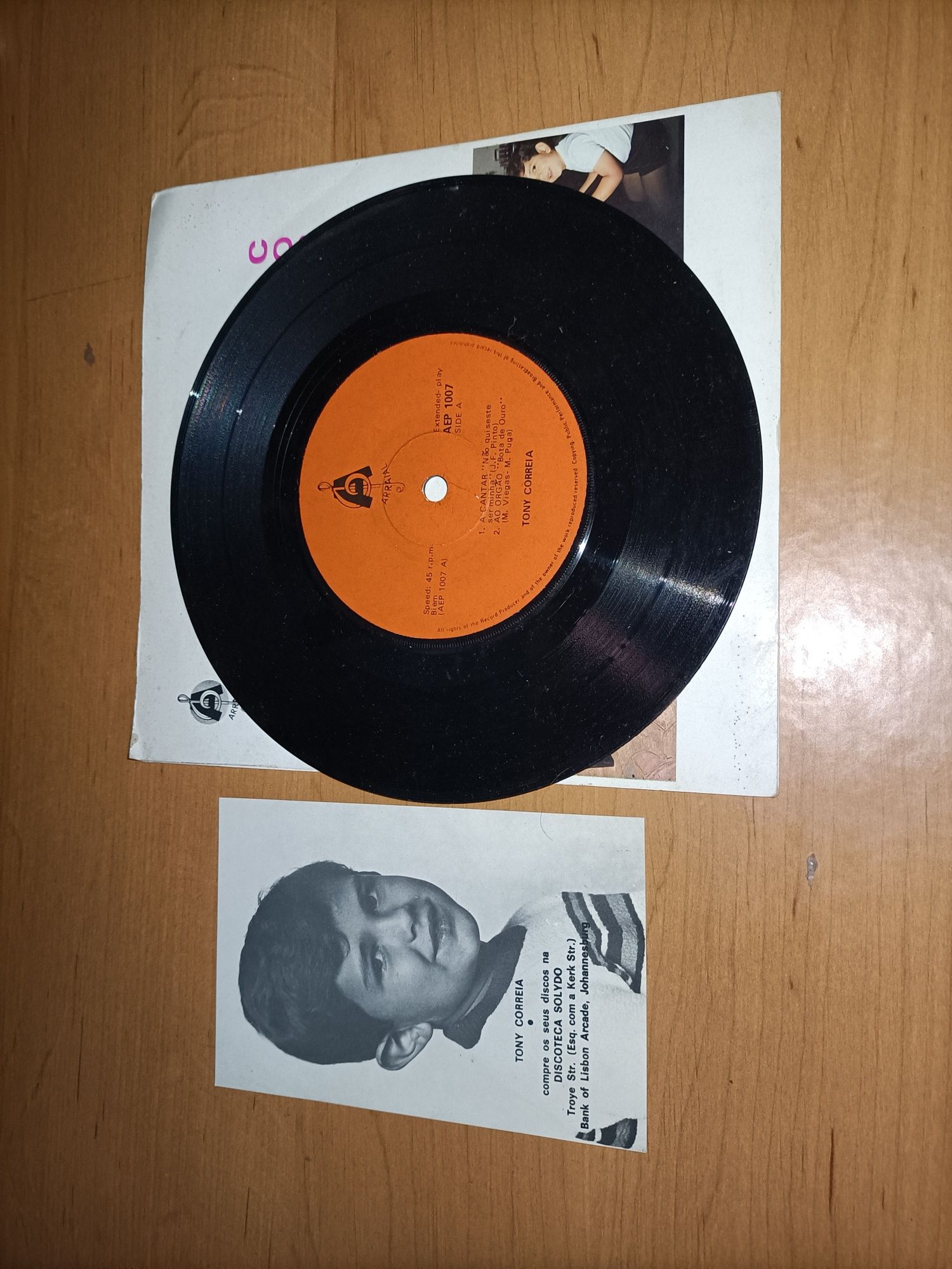 Tony Correia_Vinil