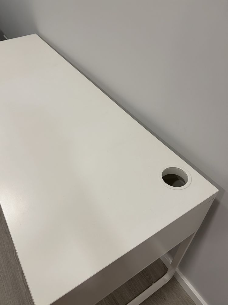 Secretária IKEA Micke – branca, com 2 gavetas