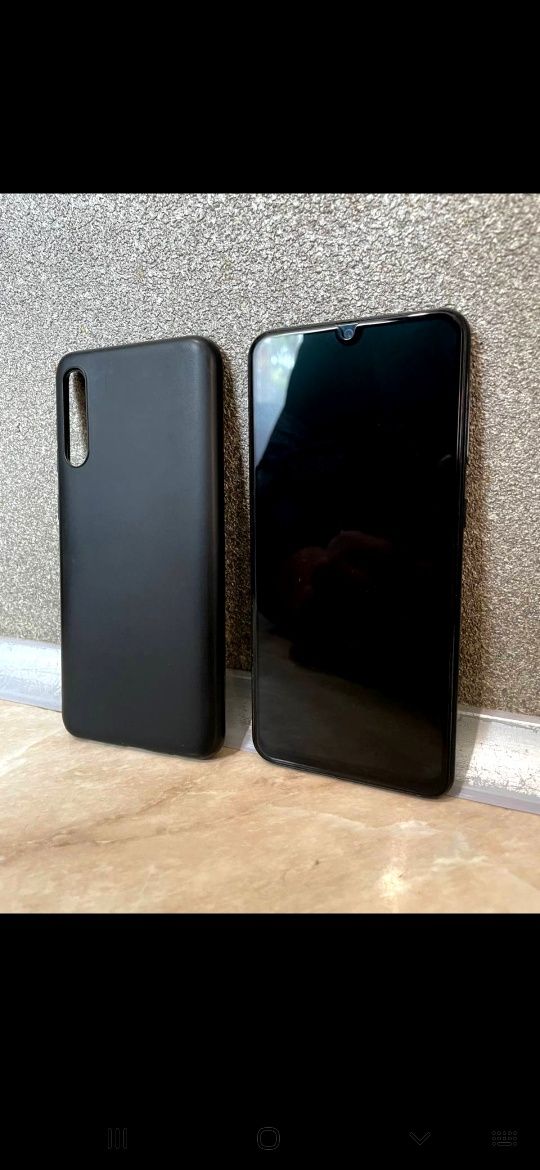 Моб. тел.:"SAMSUNG A50"стан нового.