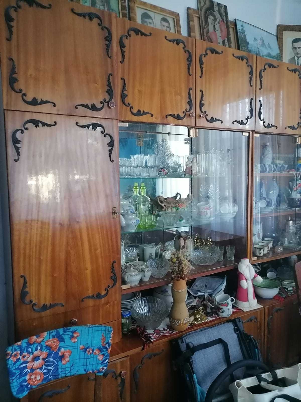 Стінка. СЕРВАНТ. Бу. Самовивіз