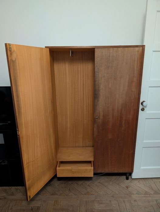 2 Armários de Madeira Vintage - Bom Estado LER ANUNCIO