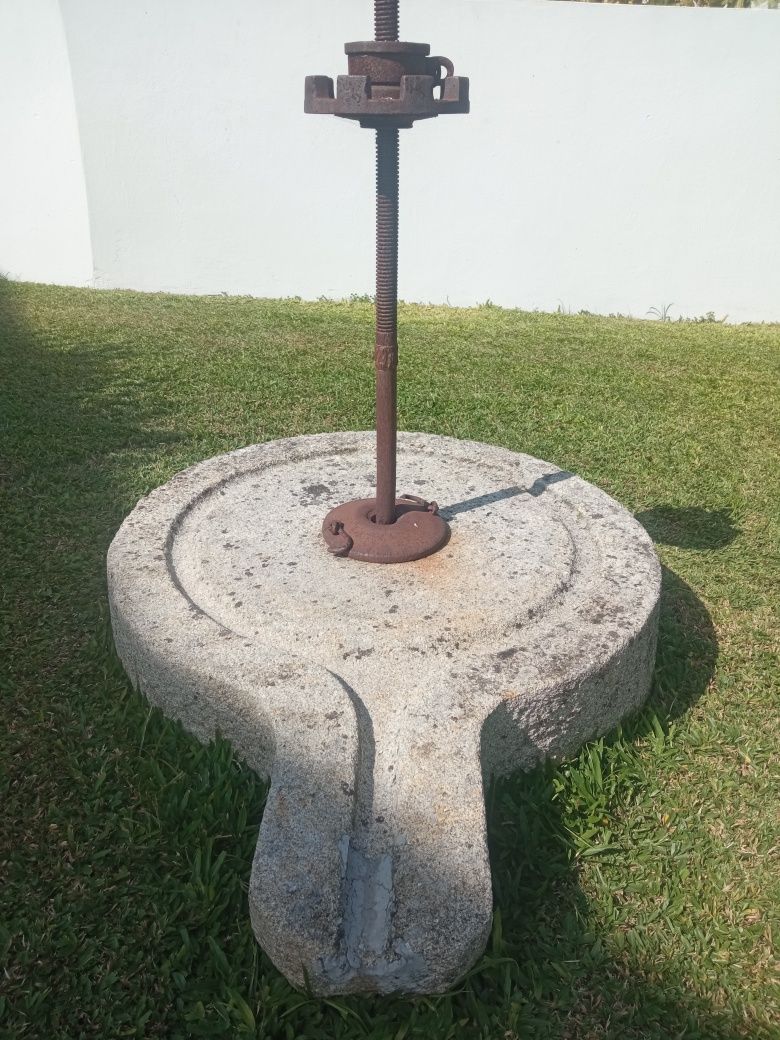 Prensa em pedra.