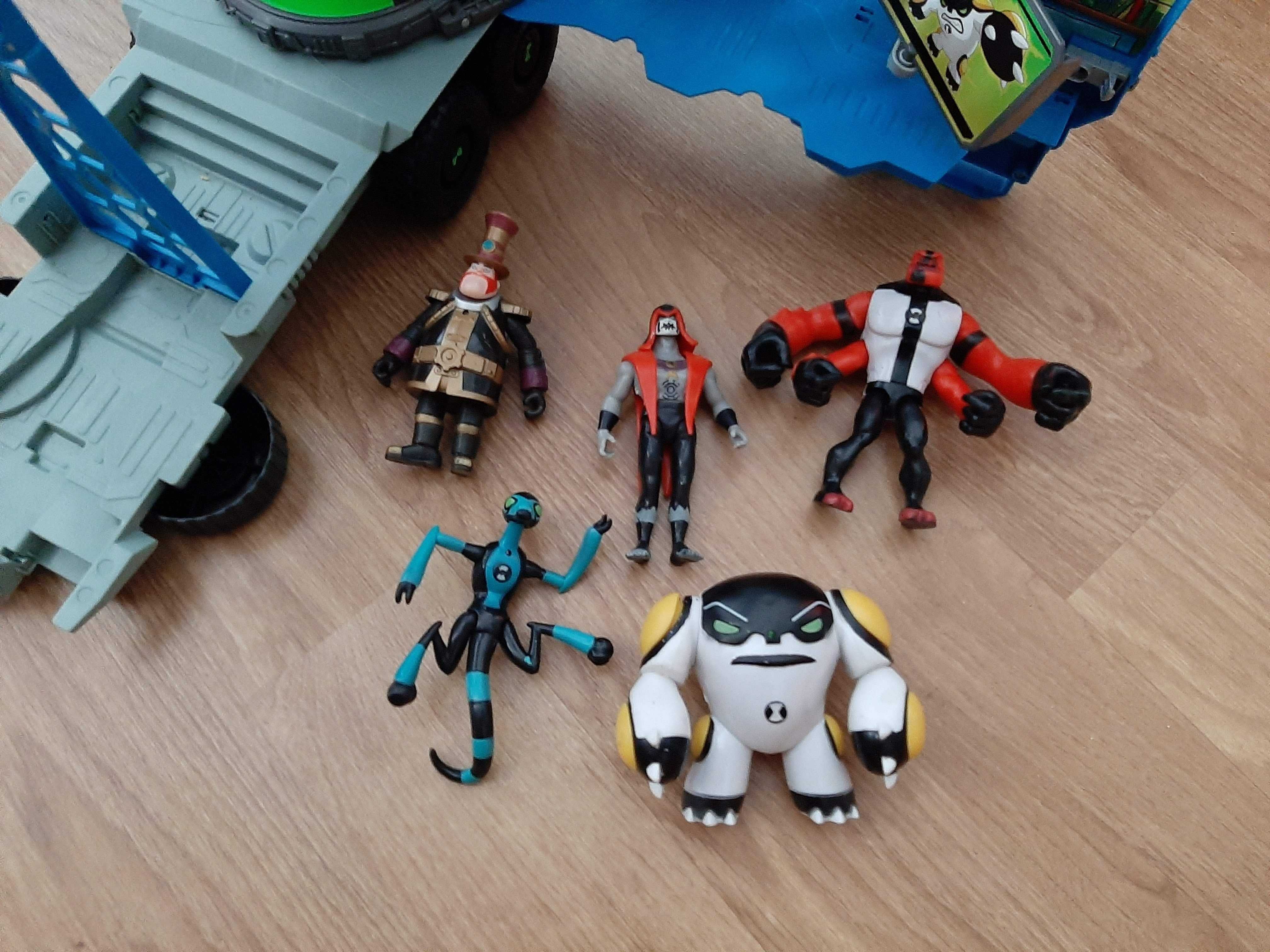 Ben 10 Carripana Camião com figuras