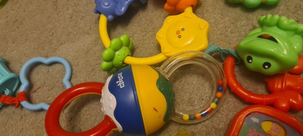 Fisher price, zestaw zabawki/grzechotki dla niemowlaków