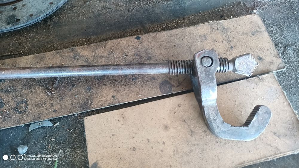 Ключ бурильника великий