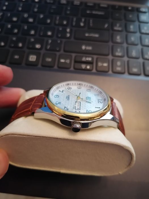 Продам часы наручные