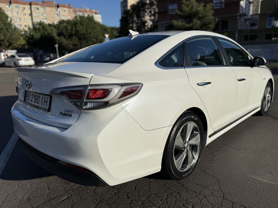 Продам Hyundai Sonata  Гибрид-Плагин 2015г