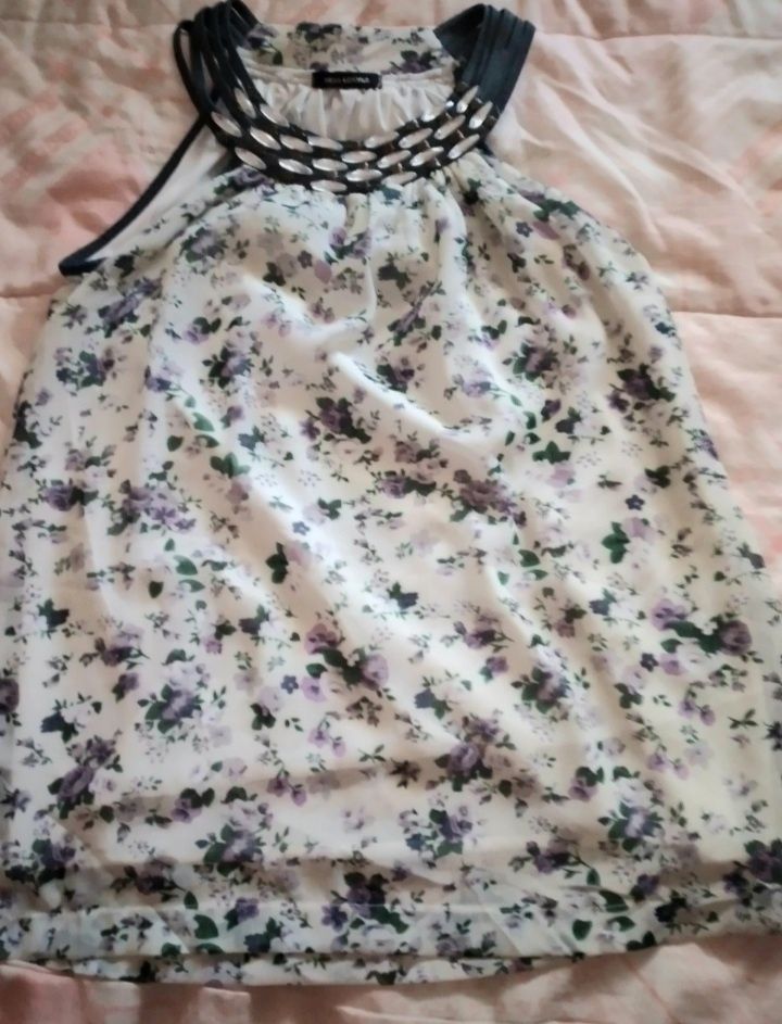 Top tamanho L com peças de strass