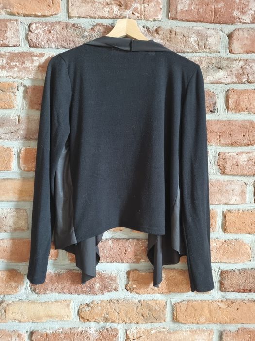 Czarna otwarta narzutka