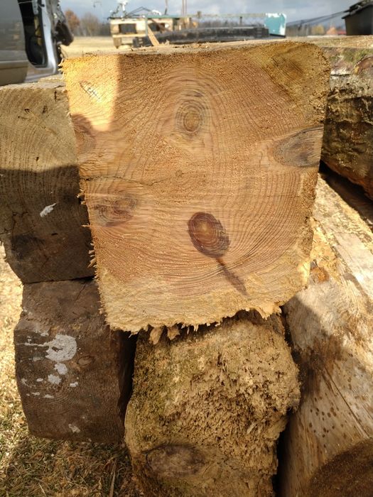 Drewniane belki ciosane loft