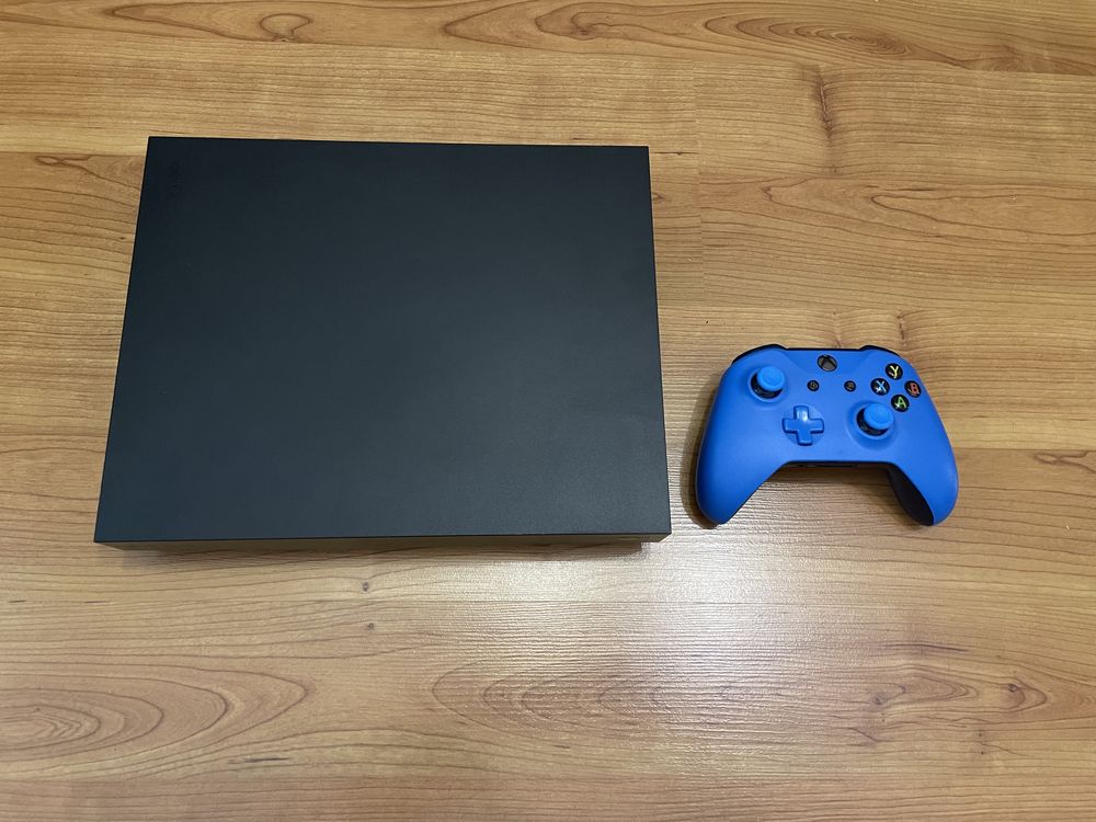 Xbox one X 1 tb в ідеальному стані
