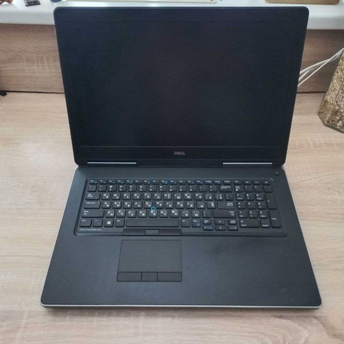 dell precision 7710 1тб/intel core i5/Quadro M5000M/оперативка 8гб
