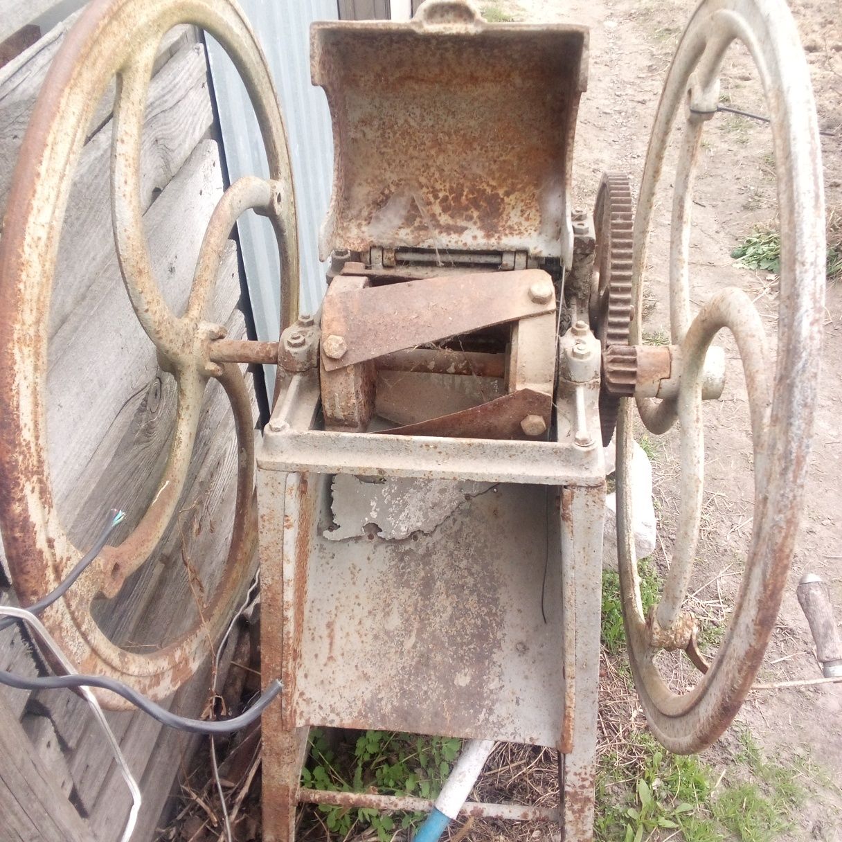 Продам січкарню .