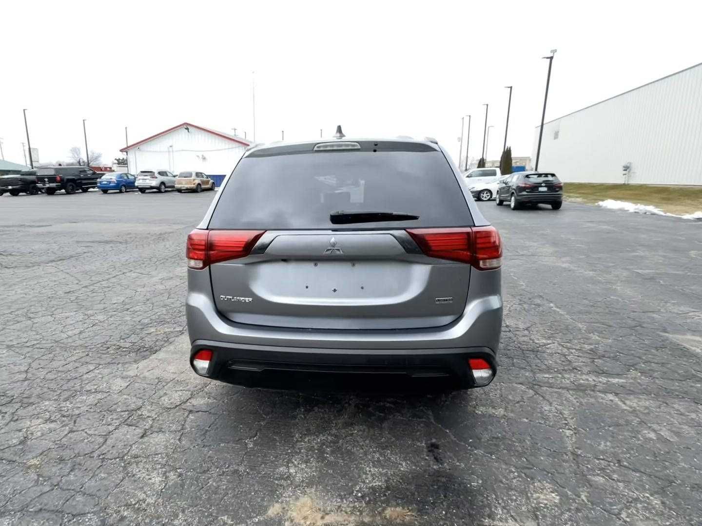 2020 Mitsubishi Outlander LE