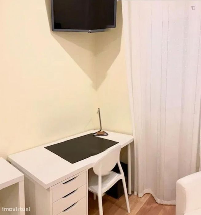 530828 - Quarto com cama de solteiro, com casa...